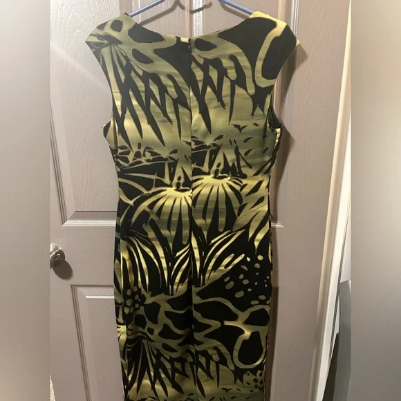 Beautiful knee length dress **NWT** - Picture 4 of 4